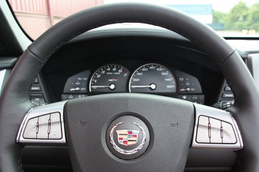  Cadillac XLR-V 2009 года  (фото 21 из 55)